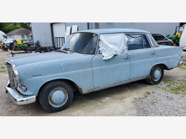 Thumbnail Photo undefined for 1967 Mercedes-Benz 200